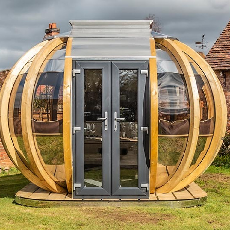 Grande Deluxe Chic Garden Pod