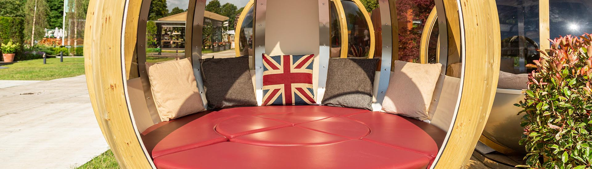 Rotating Lounger Garden Pods