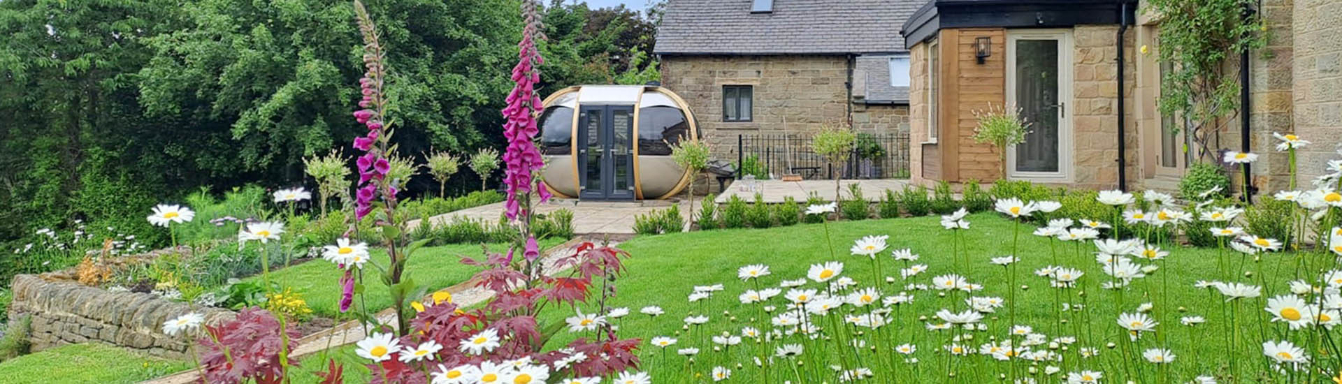A Medium Ovalhouse in Full Bloom, Derbyshire