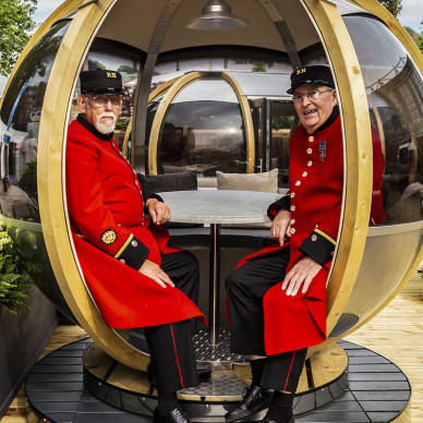 Ornate Garden Rotating Seater Garden Pod