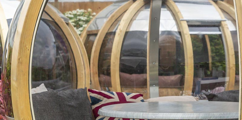 Ornate Garden Rotating Seater Garden Pod
