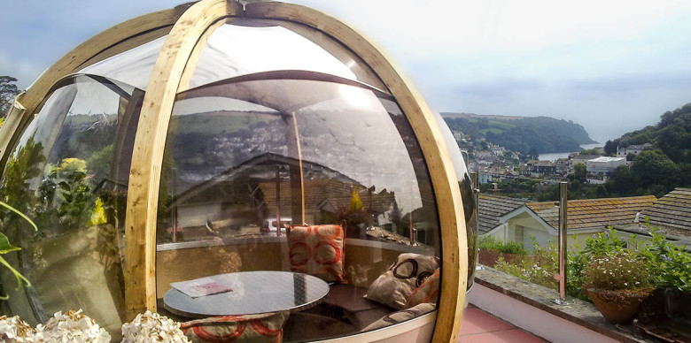 Ornate garden Rotating Seater Garden Pod