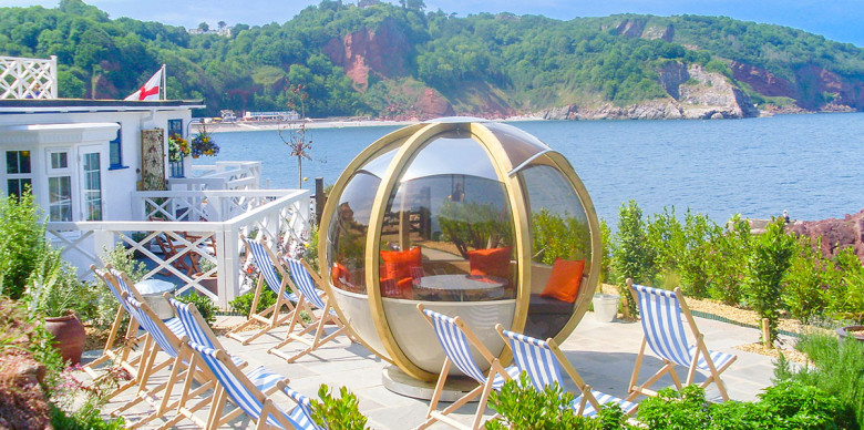 Ornate garden Rotating Seater Garden Pod