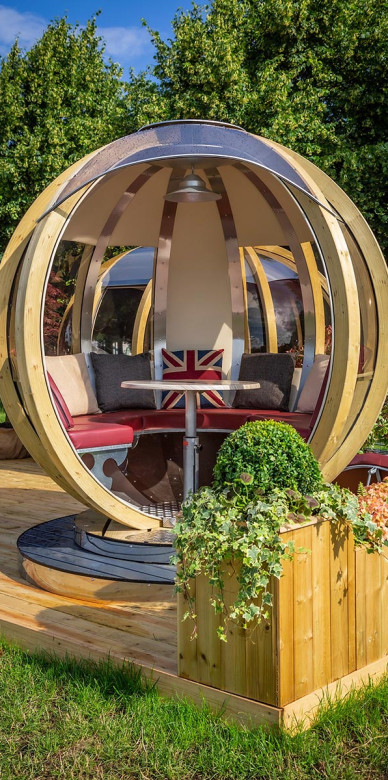 Rotating Lounger Garden Pods